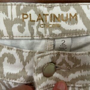 Chico's Platinum Beige & White Crop Pants. 5 pocket summer jeans w relaxed fit.